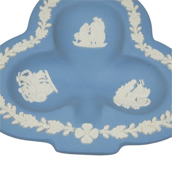 Vintage Wedgwood Blue Jasperware Made in England Clover Ashtray Trinket Pin Dish - Picture 2 of 5